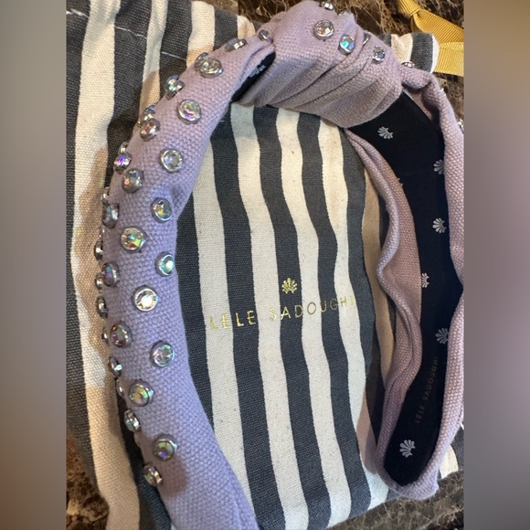 Gently Used Lot
Lele Sadoughi Green and Blue Hair Accessories Collection - Picture 2 of 10